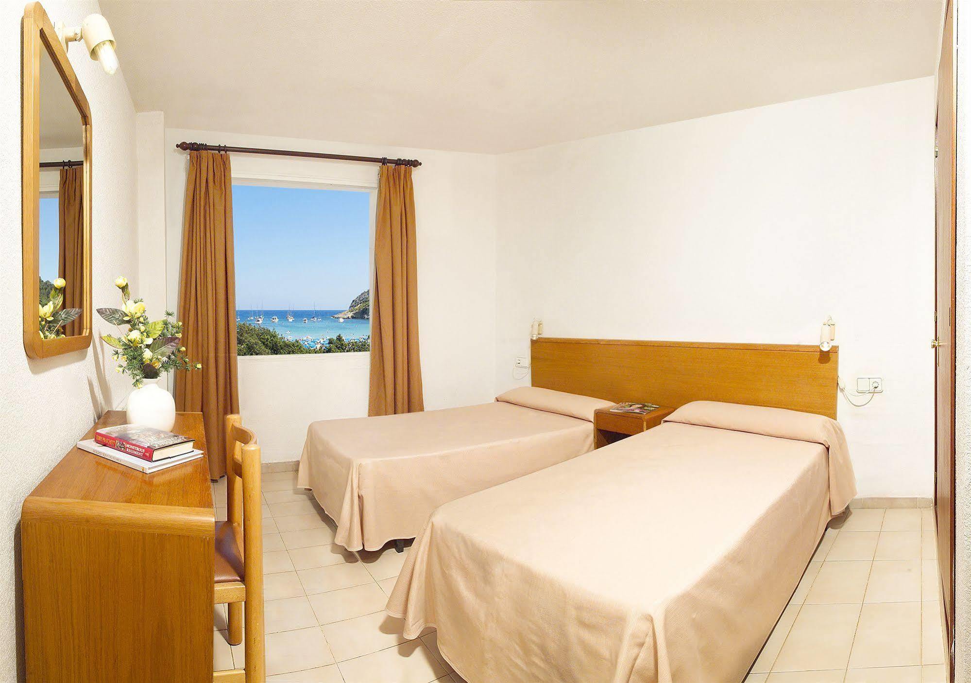 Apartamentos Cala Llonga Cala Llonga  Exteriér fotografie